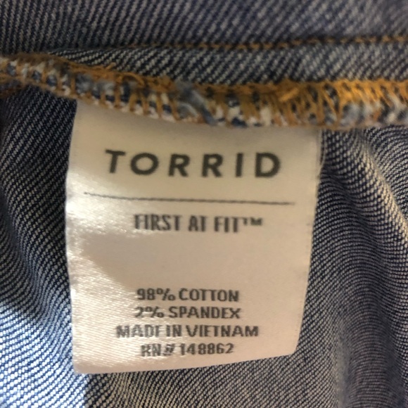torrid Light Denim Button-Up Short Jean Jacket First at Fit Cut #38 with pockets - Picture 11 of 12